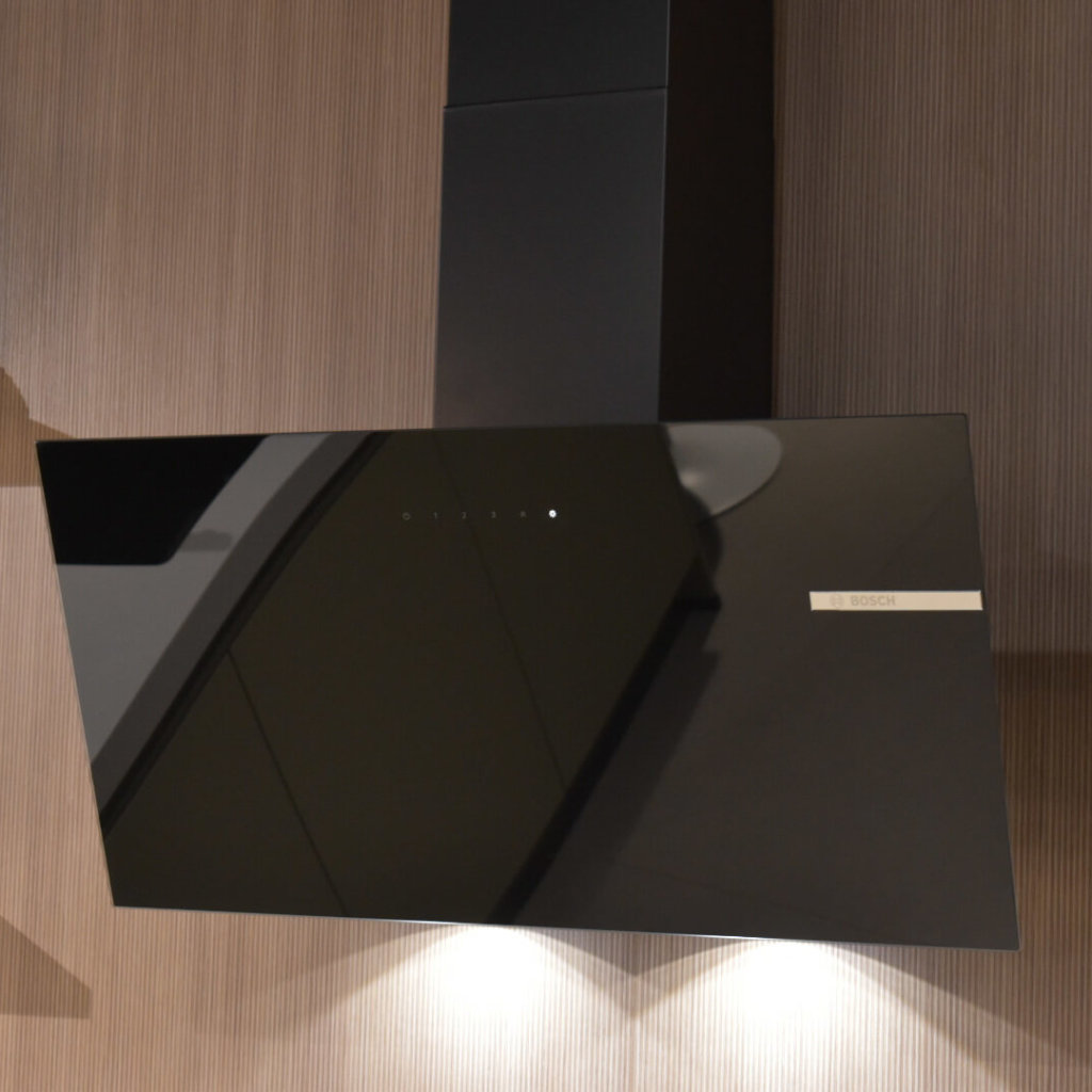 Bosch wandafzuiging | Lichtgroene Pronorm hoekkeuken | Eigenhuis Keukens Houten