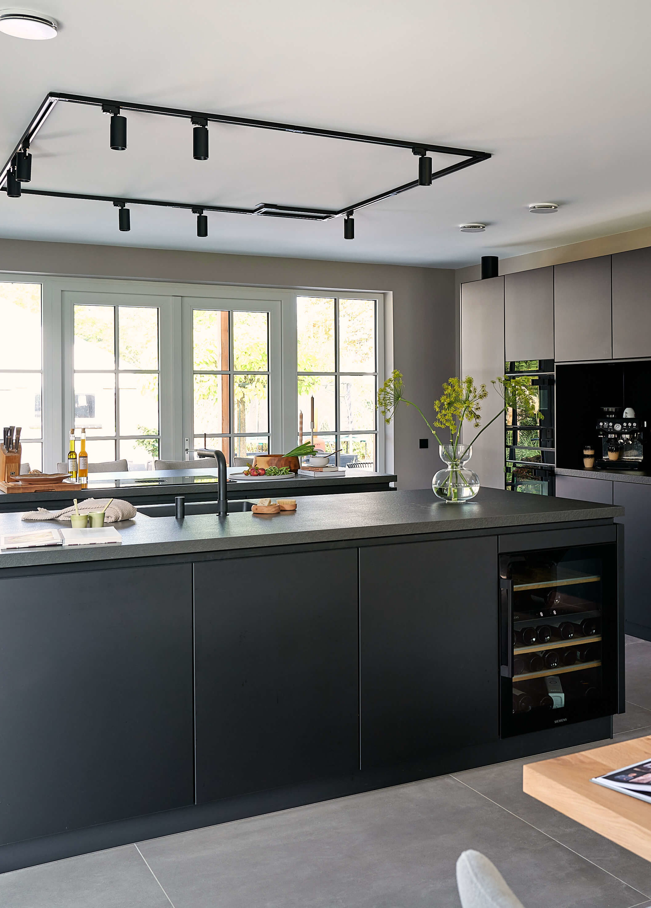 dubbele-donkere-eiland-keuken-aspect-ratio-228-318 Dubbele donkere eiland keuken | Eigenhuis Keukens