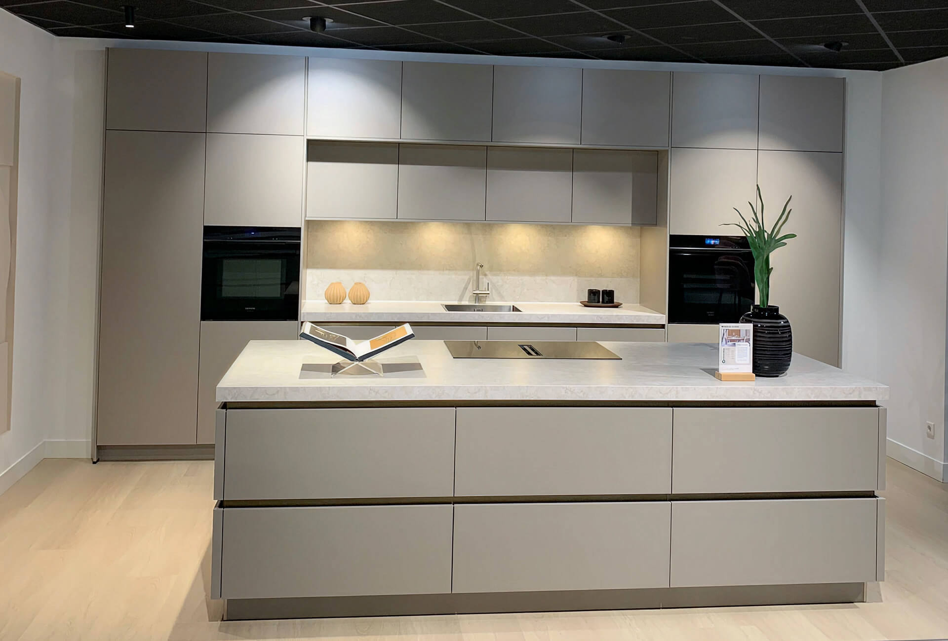Moderne Pronorm eiland keuken uit de collectie | Eigenhuis Keukens Moderne Pronorm eiland keuken uit de collectie | Eigenhuis Keukens