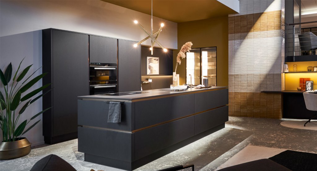 Hotel Chique zwart hout greeploze keuken | Eigenhuis Keukens Hotel Chique zwart hout greeploze keuken | Eigenhuis Keukens
