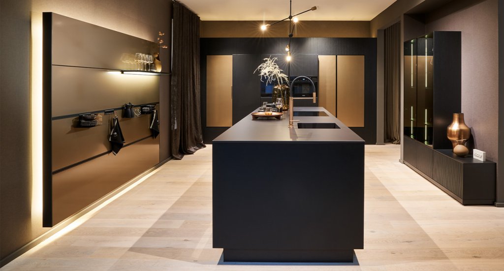 Hotel Chique zwart met gouden keuken | Eigenhuis Keukens Hotel Chique zwart met gouden keuken | Eigenhuis Keukens