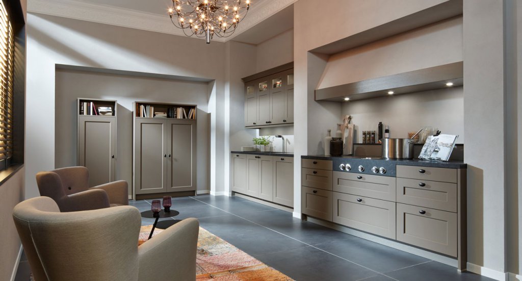 Landelijk beige bruine rechte keuken | Eigenhuis Keukens
