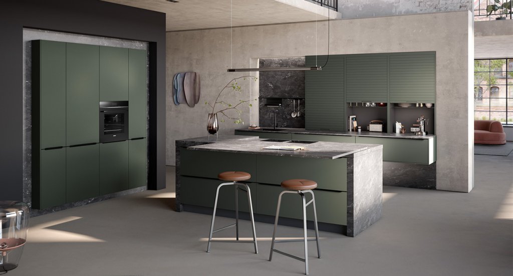 Urban groene keuken met grijs eiland | Eigenhuis Keukens