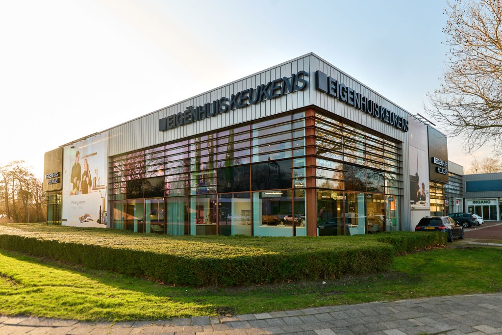 De buitenkant van het pand van de Capelle aan den IJssel Eigenhuis Keukens showroom