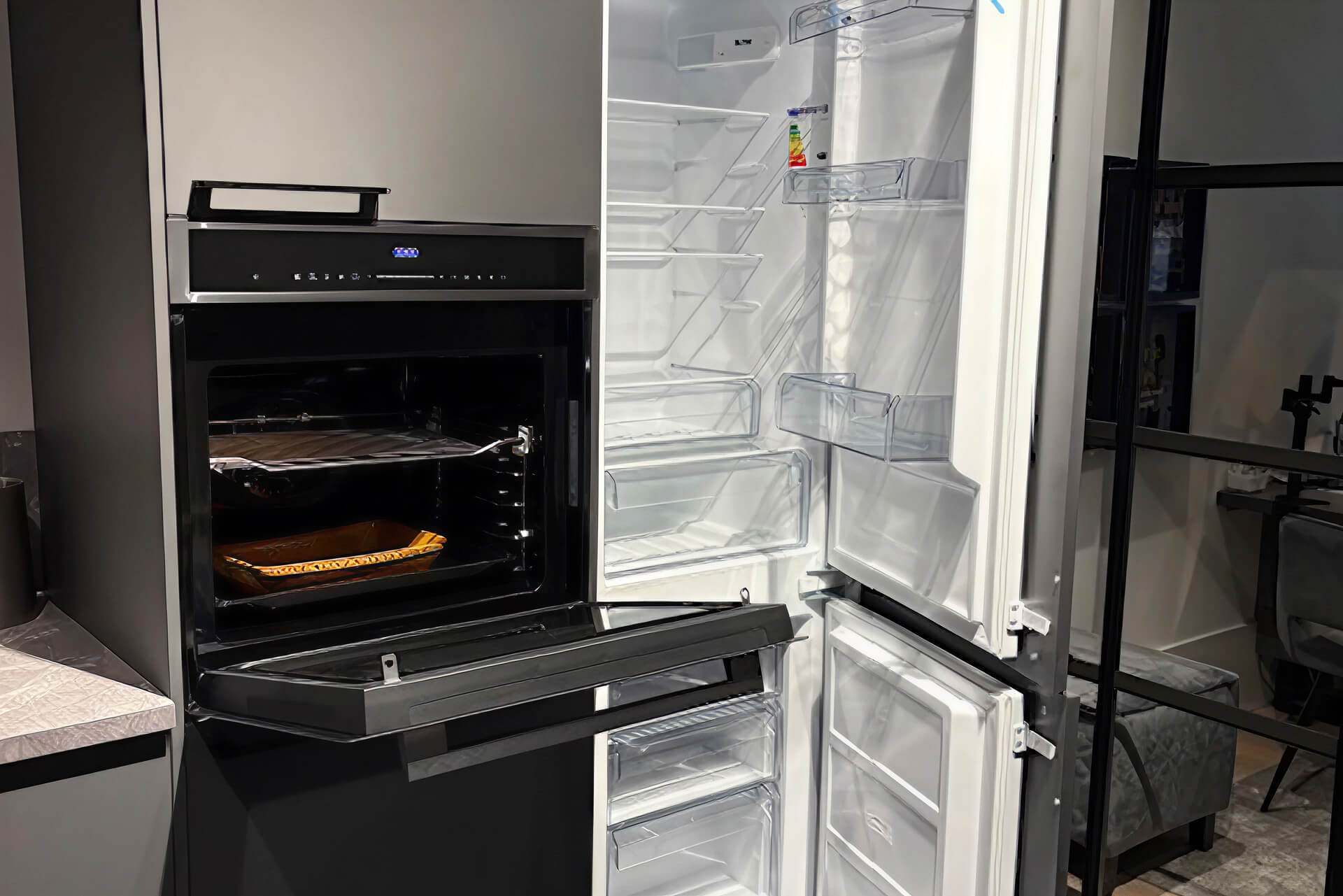 Keukenapparatuur donkergrijze showroomkeuken | Eigenhuis Keukens Keukenapparatuur donkergrijze showroomkeuken