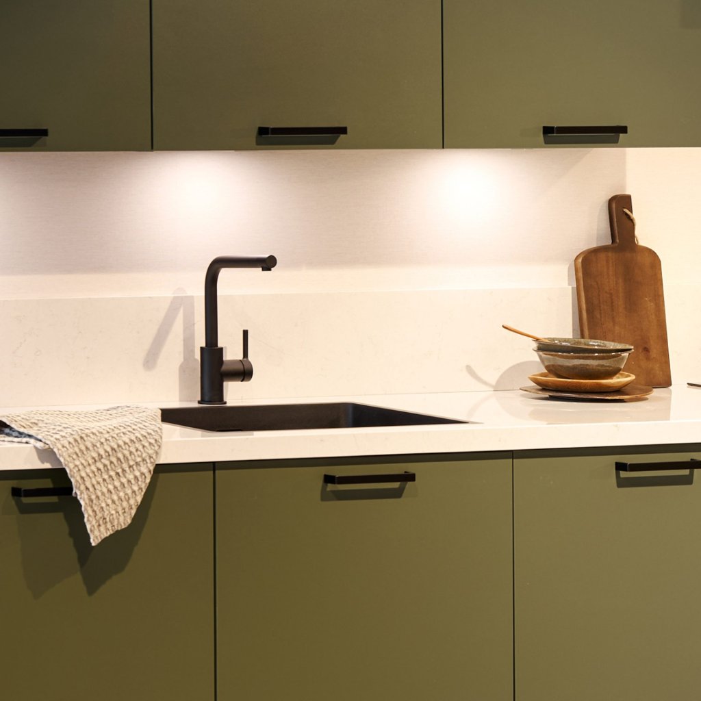Olijfgroene concept130 keuken met Franke kraan en spoelbak