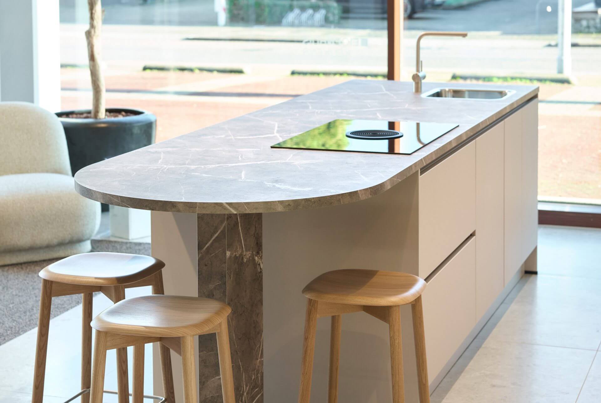 Ronde bar aan kookeiland in Kashmir concept130 eiland keuken