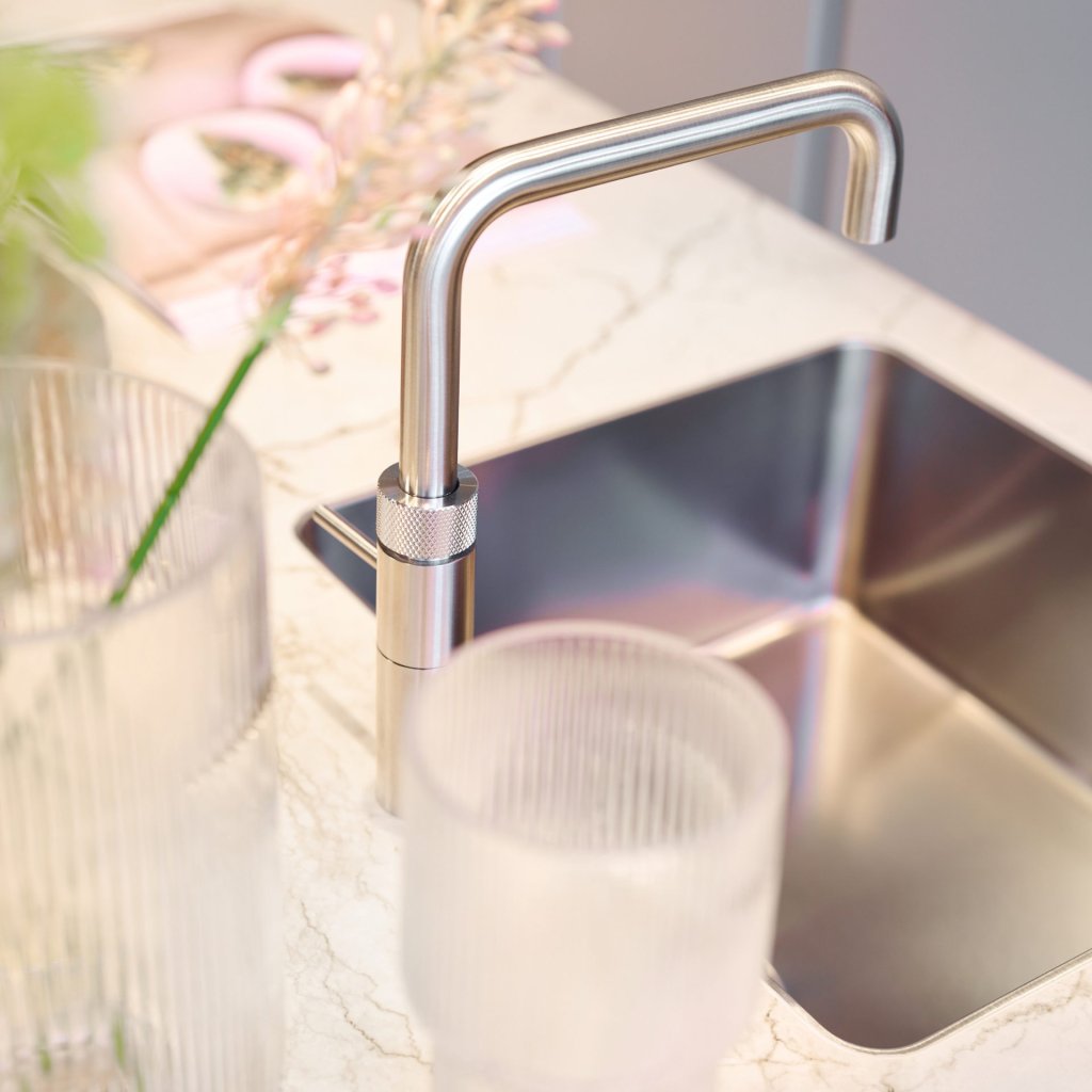 Quooker kokendwaterkraan witte Pronorm eilandkeuken