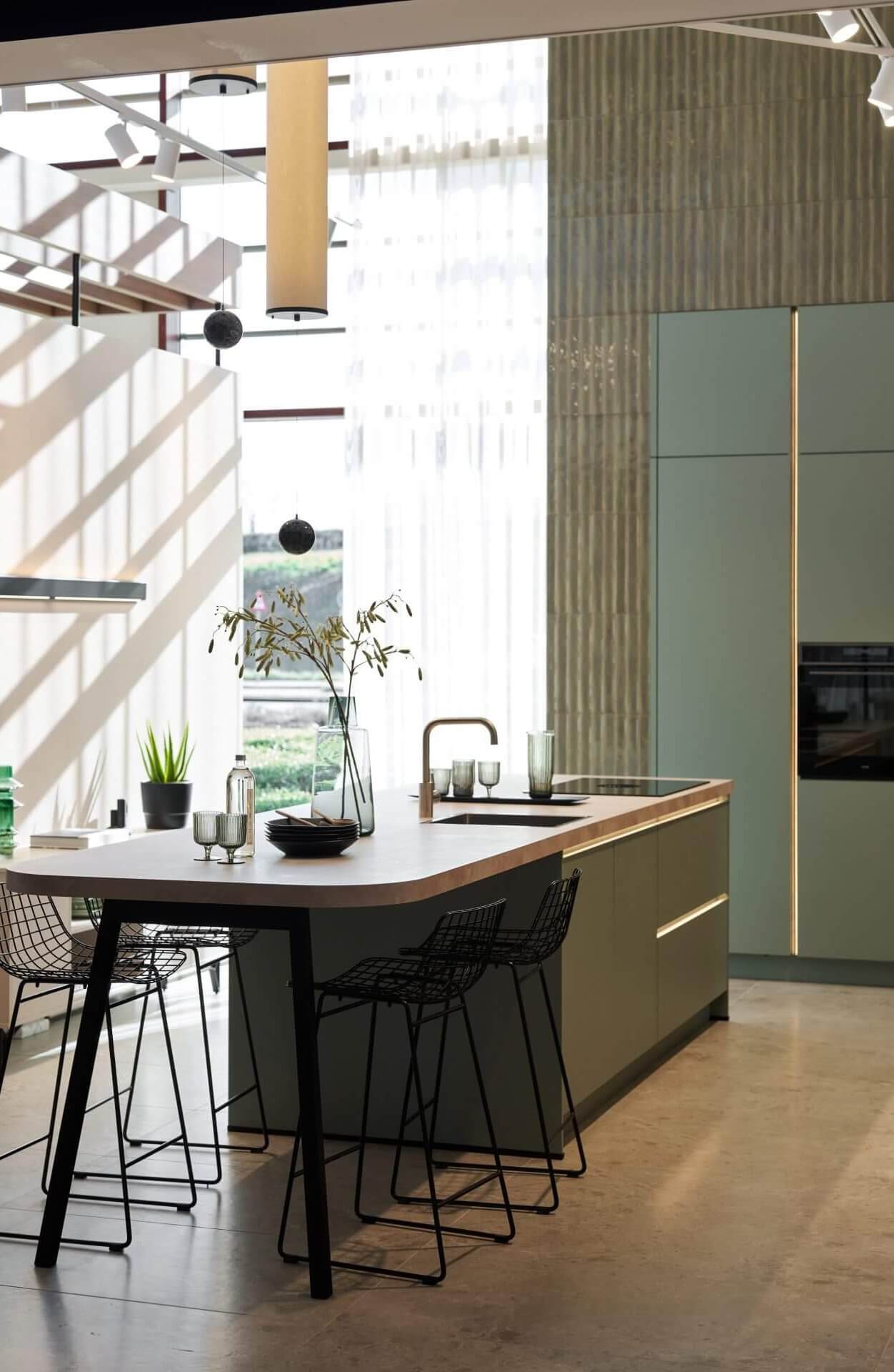 Groene leefkeuken met bar kopen | Eigenhuis Keukens Groene leefkeuken met bar kopen bij Eigenhuis Keukens