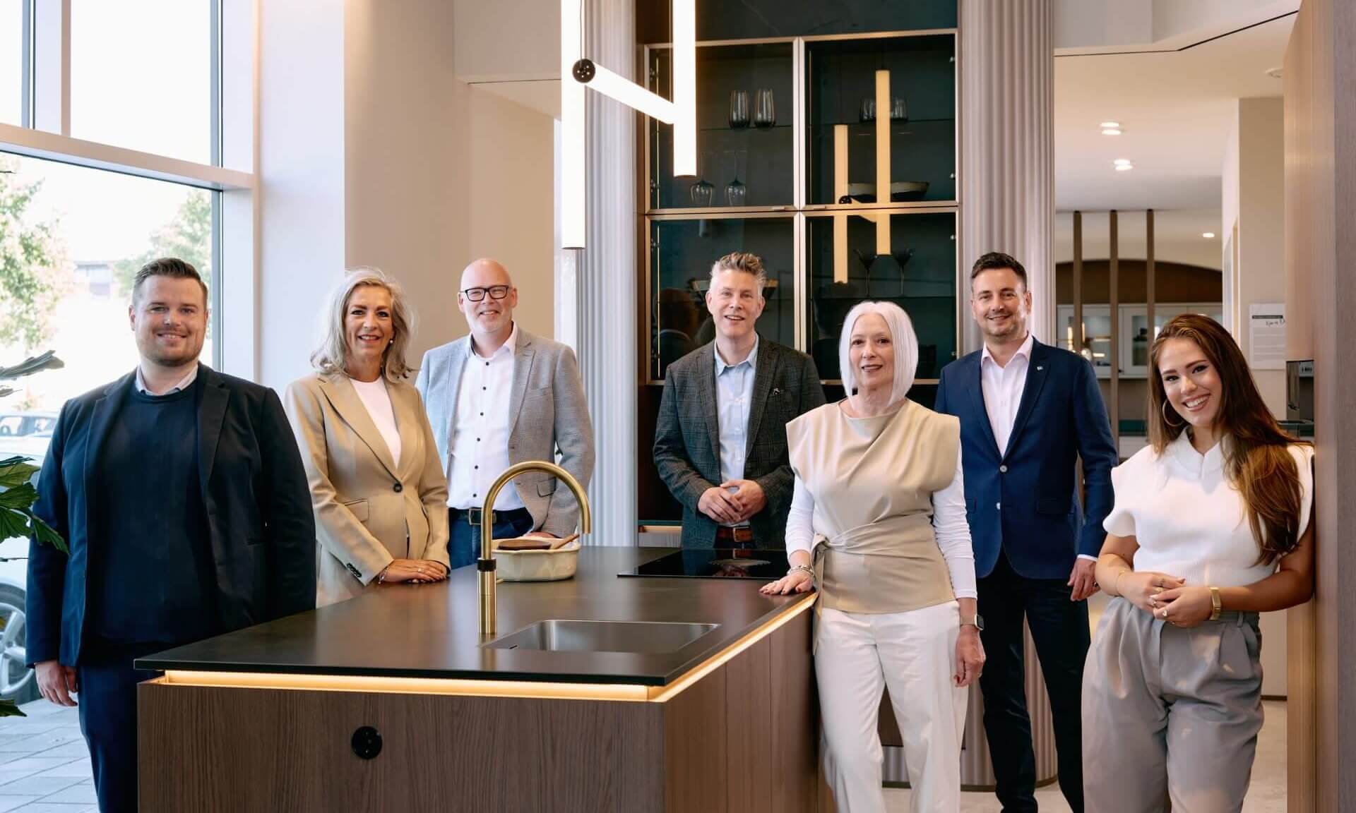 Teamfoto keukenshowroom Amersfoort | Eigenhuis Keukens Teamfoto keukenshowroom Amersfoort