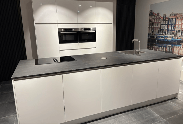 Hoogglans keuken | Eigenhuis Keukens Witte hoogglans eiland keuken