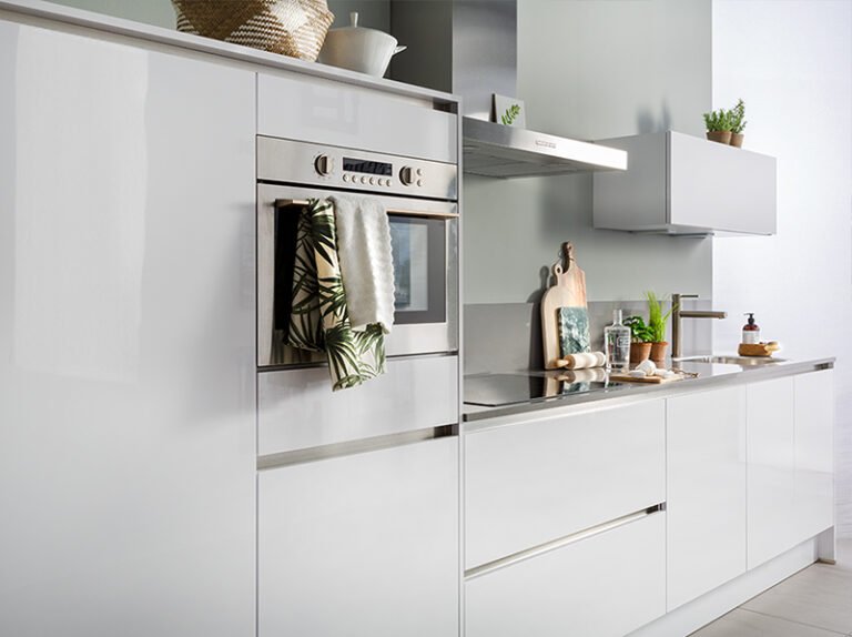 ECOOK Plus witte rechte keuken | Showroomkeuken | Eigenhuis Keukens