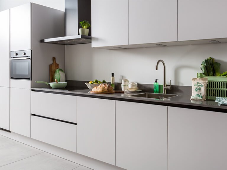 ECOOK Plus rechte keuken satijn | Showroomkeuken | Eigenhuis Keukens