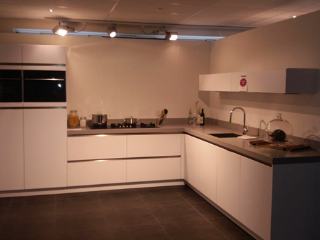 Eigenhuis Plus witte greeploze keuken | Eigenhuis Keukens