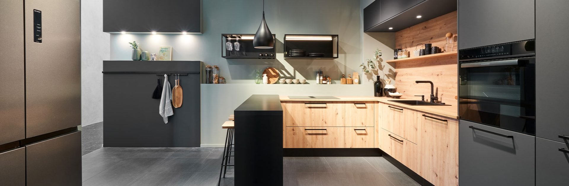 Houten donkere keuken | Eigenhuis Keukens