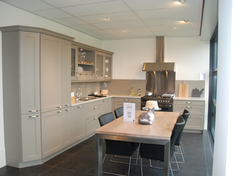 Eigenhuis IQ landelijke keuken showroom