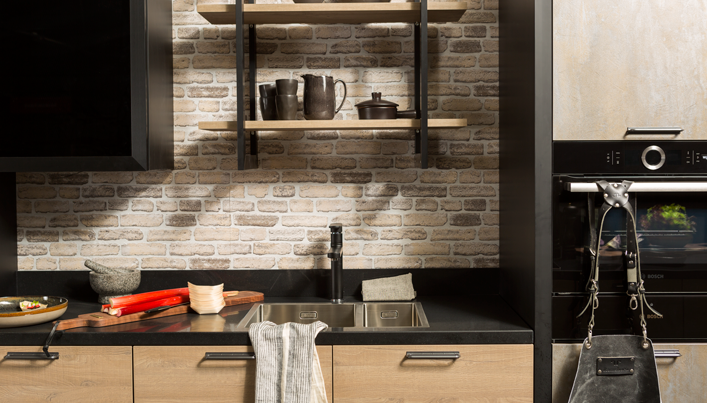 Industriele keuken met bakstenen muur Industriele keuken met bakstenen muur