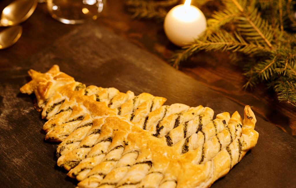 kerstboom-bladerdeeg-pesto-kaas-eigenhuis-keukens Kerstboom van bladerdeeg met pesto en kaas | Eigenhuis Keukens