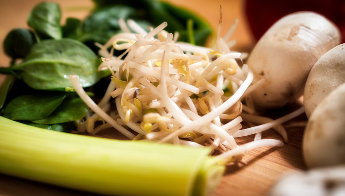 Oosterse kip salade met taugé | Eigenhuis Keukens