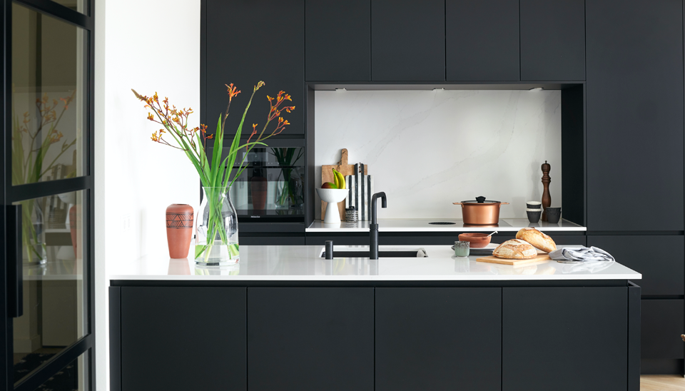 stijlvolle-zwarte-keuken-eigenhuis-keukens Stijlvolle zwarte keuken | Eigenhuis Keukens