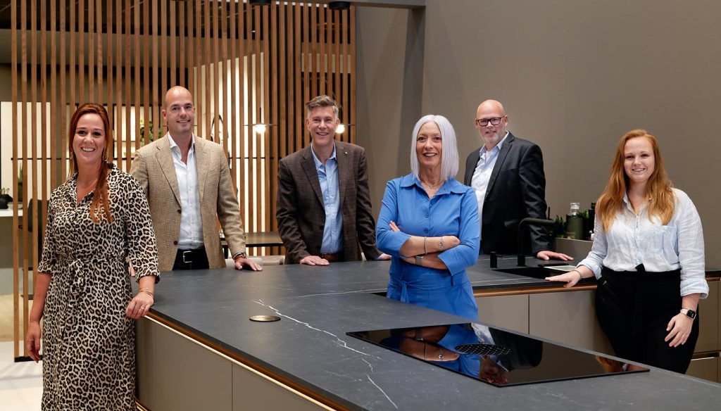 Teamfoto Eigenhuis Keukens Amersfoort | Augustus 2023 Teamfoto Eigenhuis Keukens Amersfoort | Augustus 2023