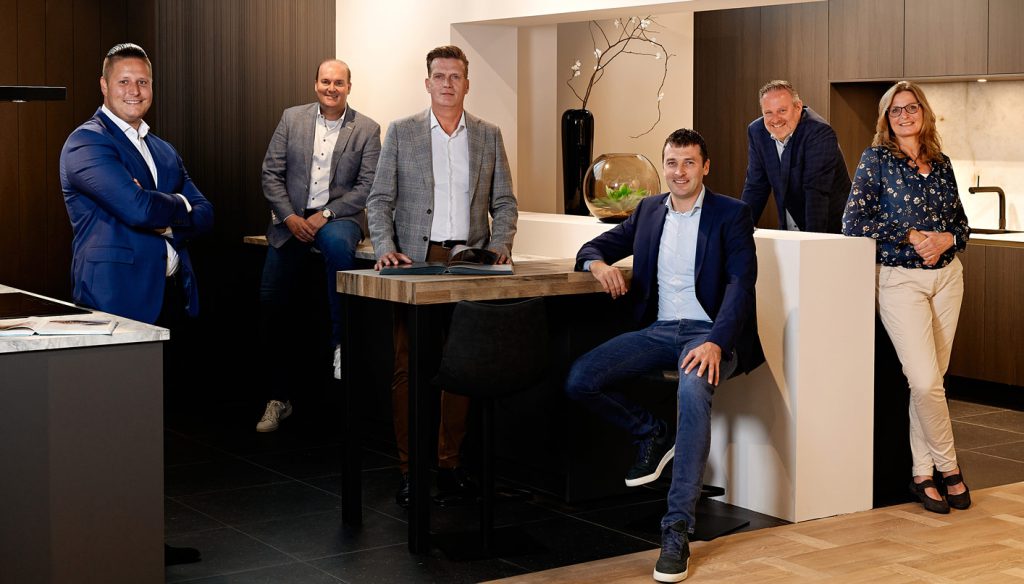 Teamfoto Eigenhuis Keukens Capelle aan den IJssel | Augustus 2023 Teamfoto Eigenhuis Keukens Capelle aan den IJssel | Augustus 2023