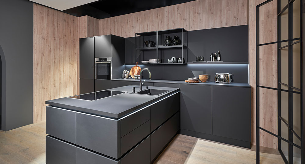 Zwarte greeploze keuken met perfect sense fronten | Eigenhuis Keukens