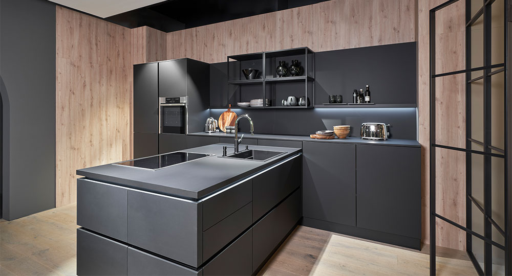Zwarte greeploze concept130 keuken met perfect sense fronten | Eigenhuis Keukens Zwarte greeploze keuken met perfect sense fronten | Eigenhuis Keukens