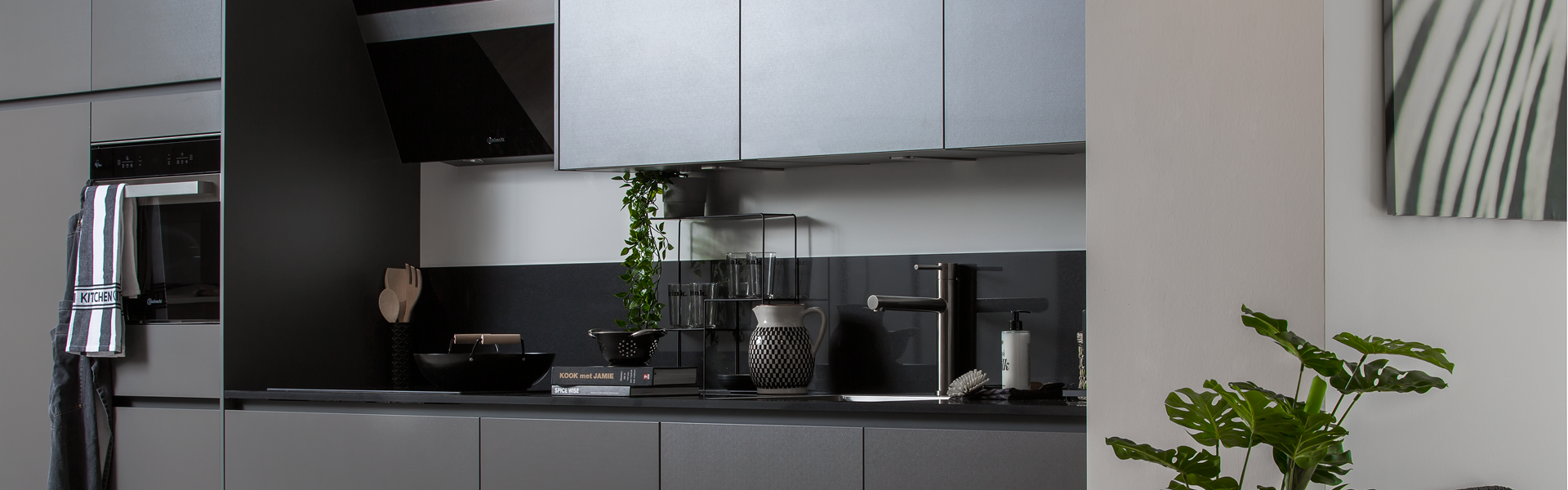 Zwarte keukens | Zwarte keuken inspiratie | Eigenhuis Keukens